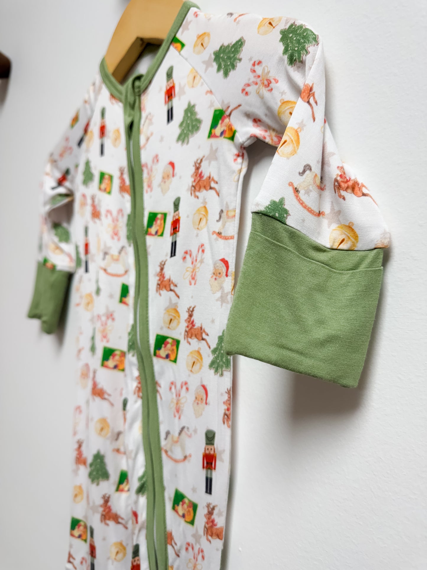 Vintage Christmas - Bamboo Zipper Sleeper